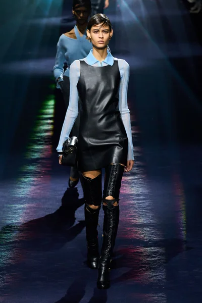 Look 3